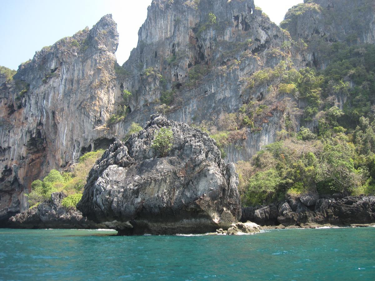 Phi Phi Sea And Hill Resort Buitenkant foto