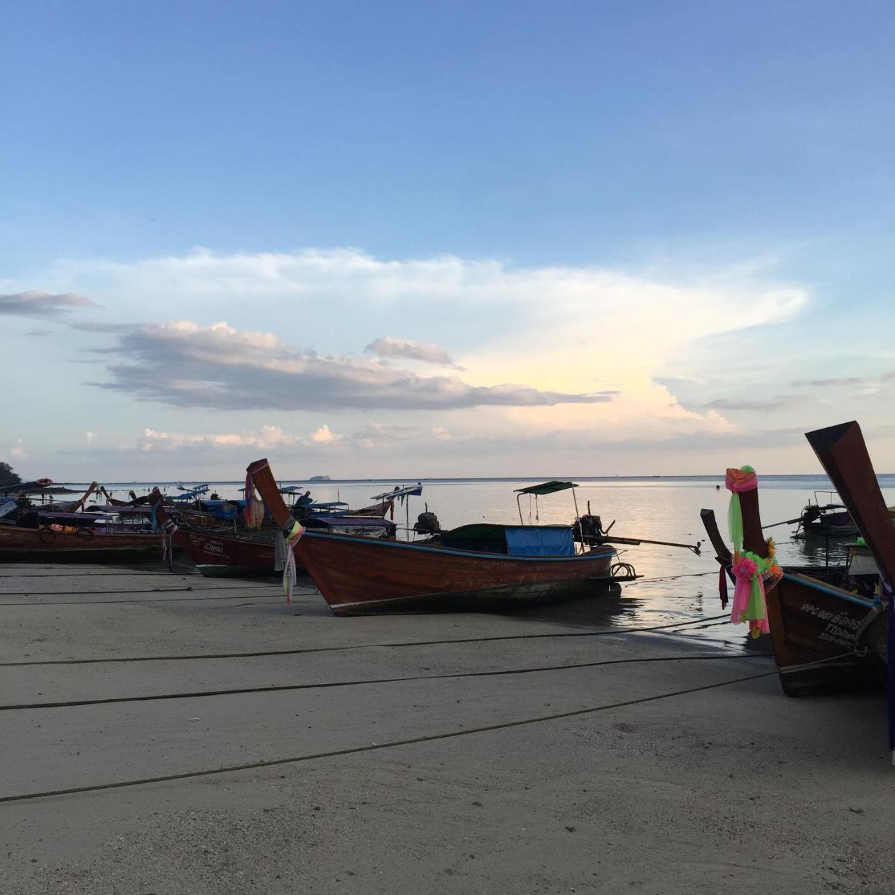 Phi Phi Sea And Hill Resort Buitenkant foto