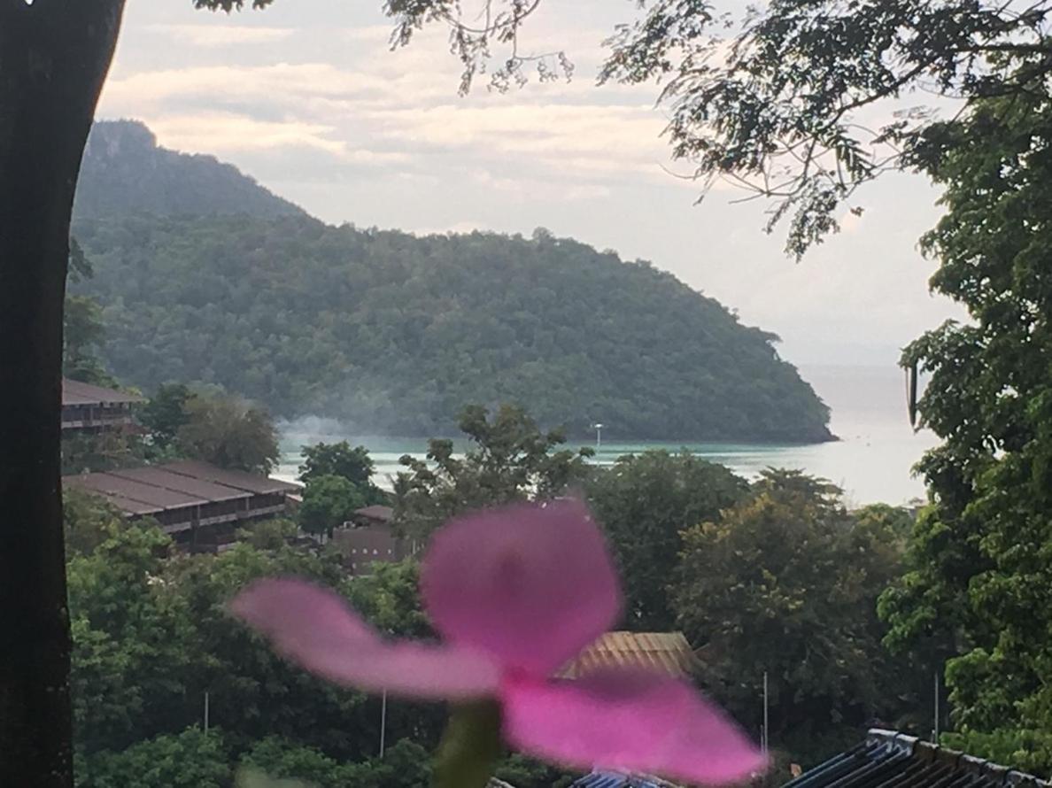 Phi Phi Sea And Hill Resort Buitenkant foto