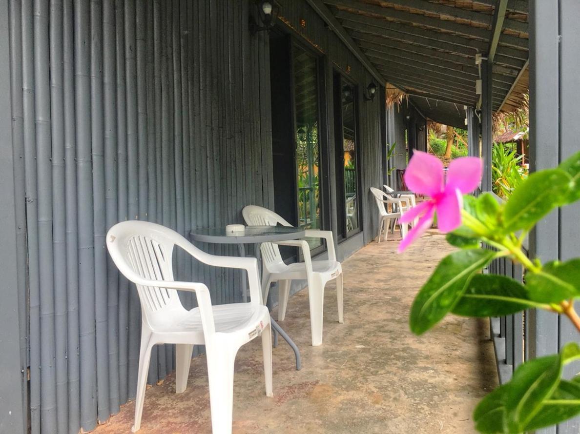 Phi Phi Sea And Hill Resort Buitenkant foto