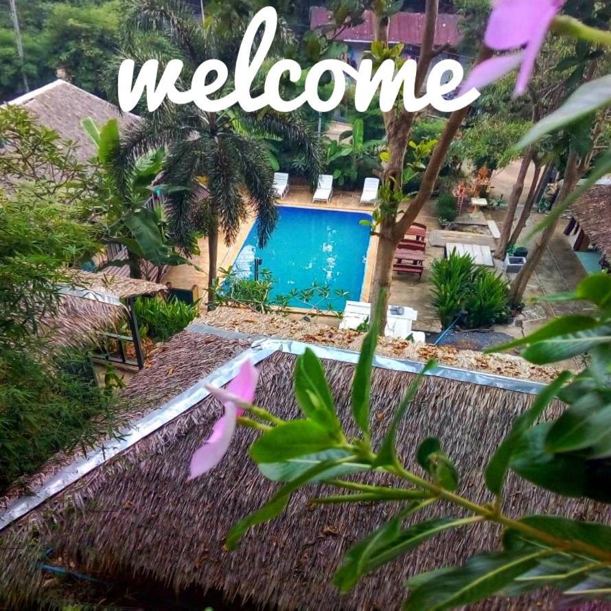 Phi Phi Sea And Hill Resort Buitenkant foto